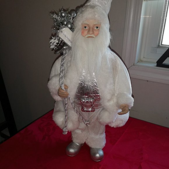 Vintage Lifelike All-White Porcelain Santa - Picture 13 of 15